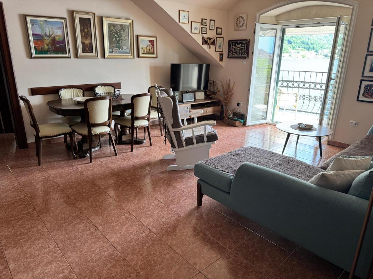 Apartment Lukiduki At The Beach - Kotor Exterior photo